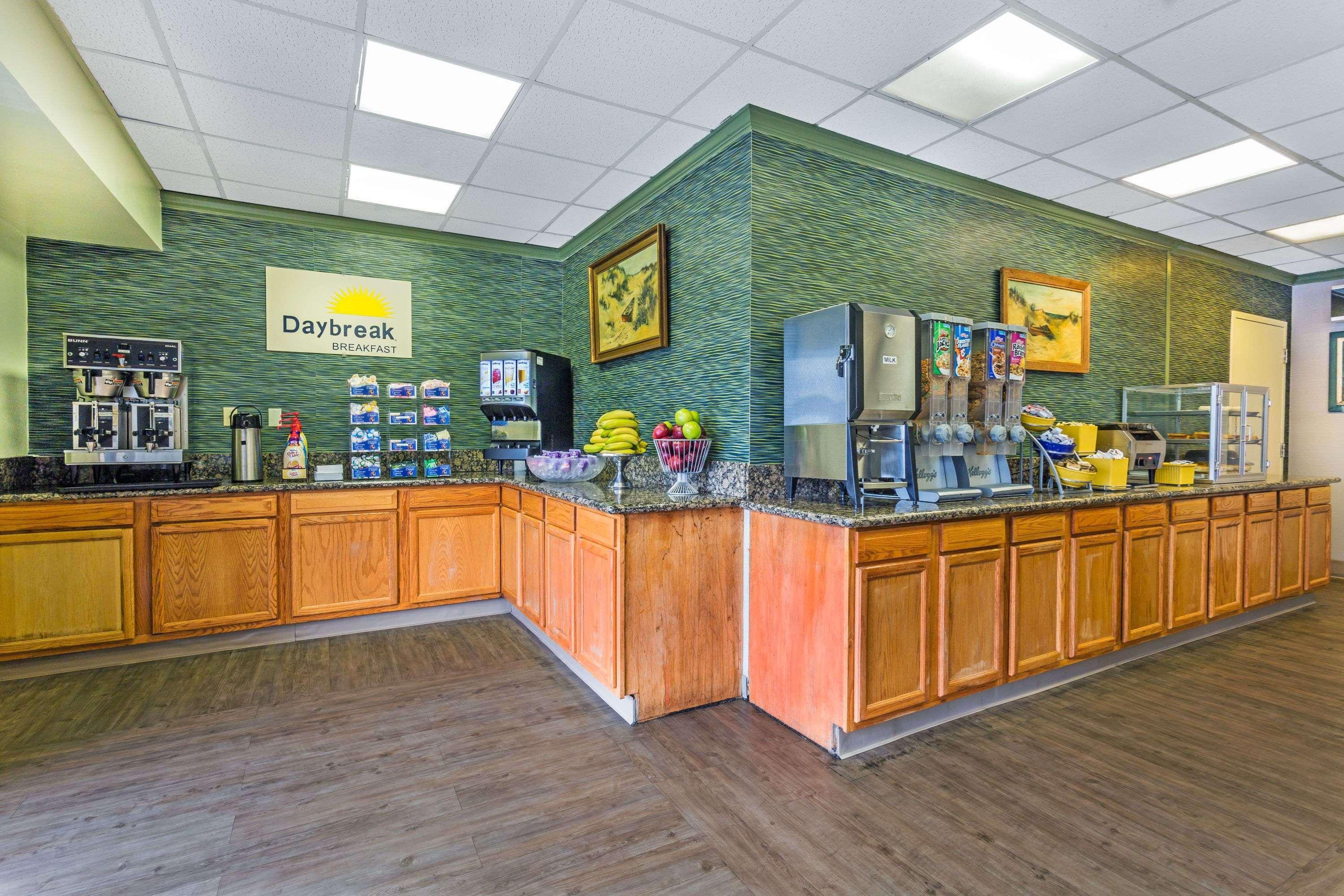 Days Inn By Wyndham Virginia Beach At The Beach Bagian luar foto